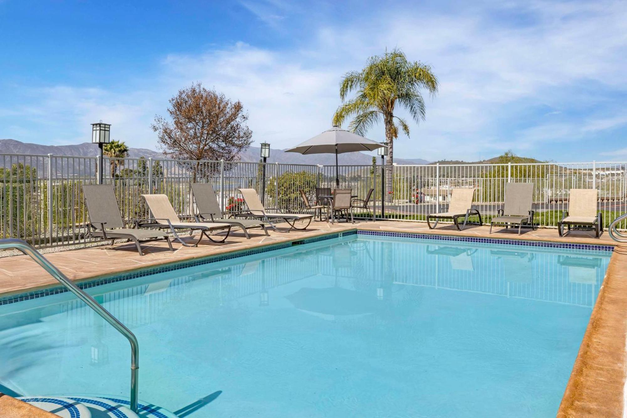 Best Western Plus Lake Elsinore Inn & Suites Dış mekan fotoğraf